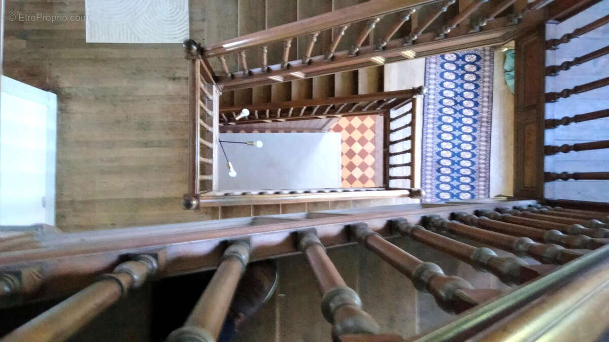 ESCALIER - Maison à PRESSAC