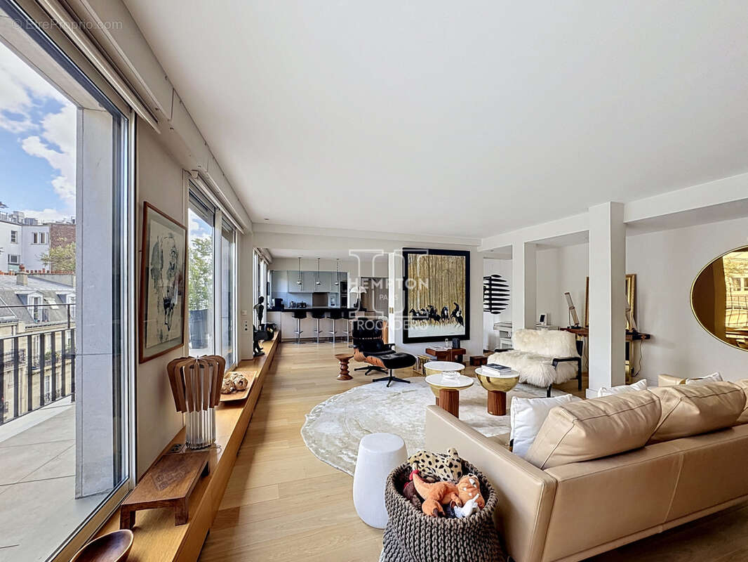Appartement à PARIS-16E