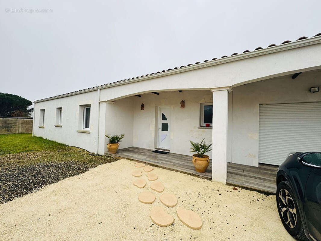 Maison à VAUX-SUR-MER