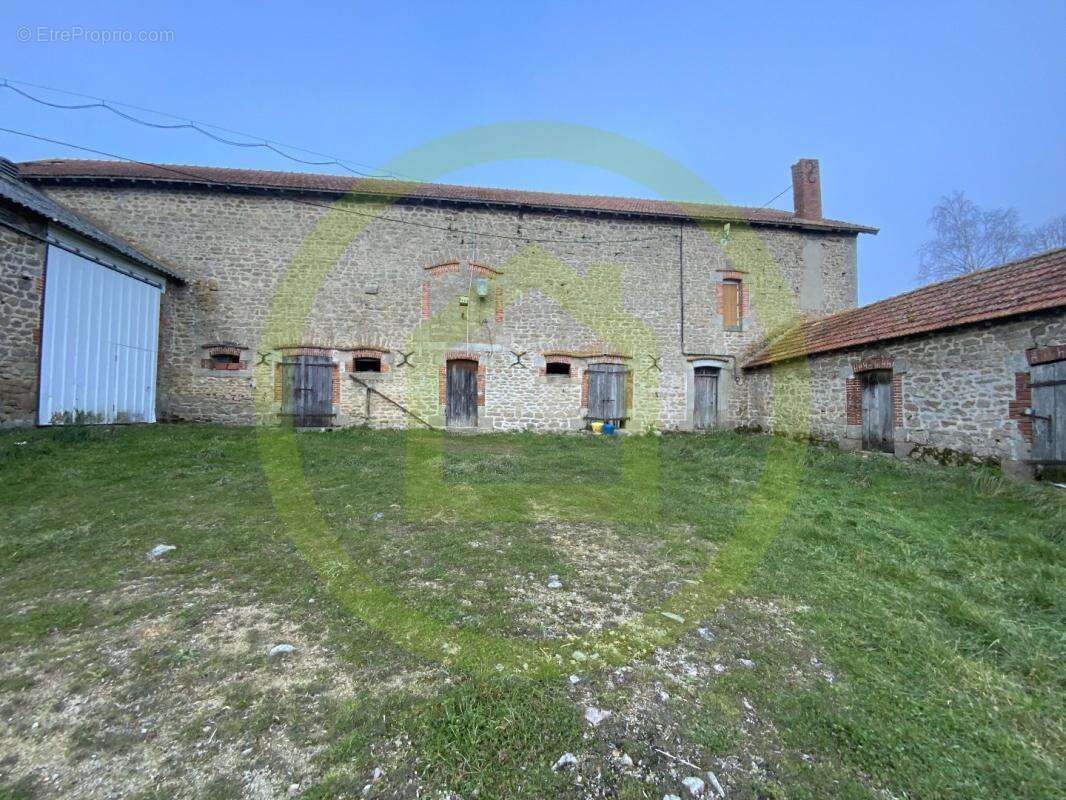 Maison à LADAPEYRE