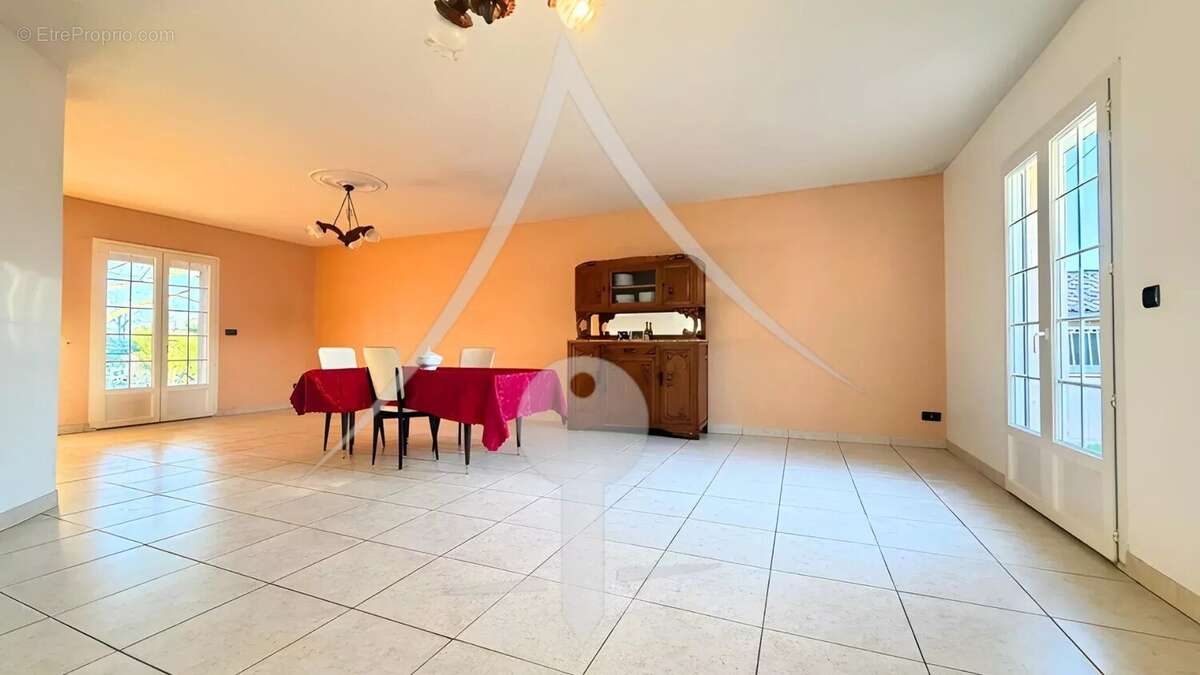 Maison à LAVERNOSE-LACASSE