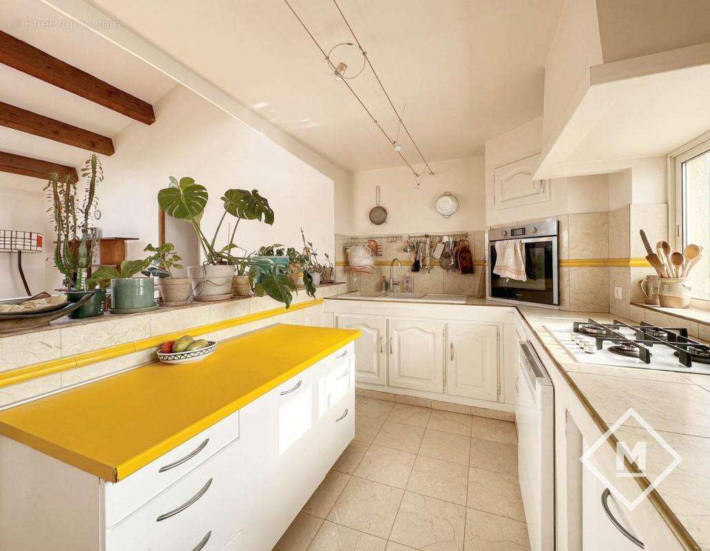 Appartement à MARSEILLE-4E