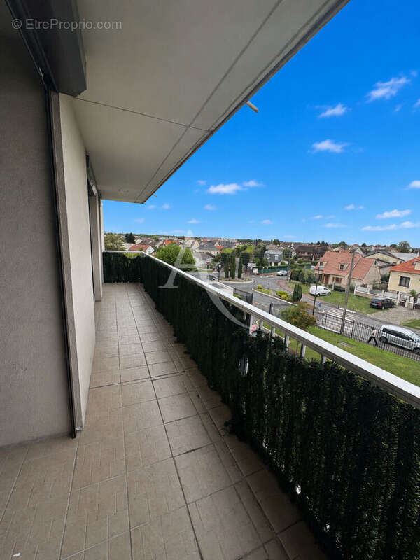 Appartement à VAUJOURS