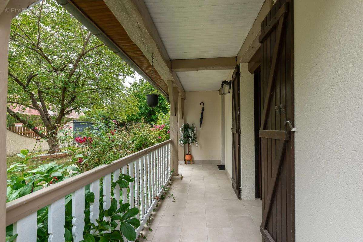 Maison de 7 pièces de 187 m² à Dammartin-en-Goële - photo 16