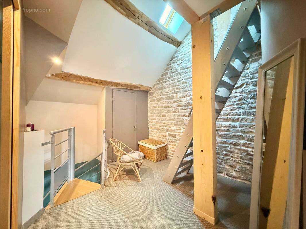 Charmant appartement en triplex de trois chambres – Alliance parfaite entre le cachet de l'ancien et le confort moderne - photo 9