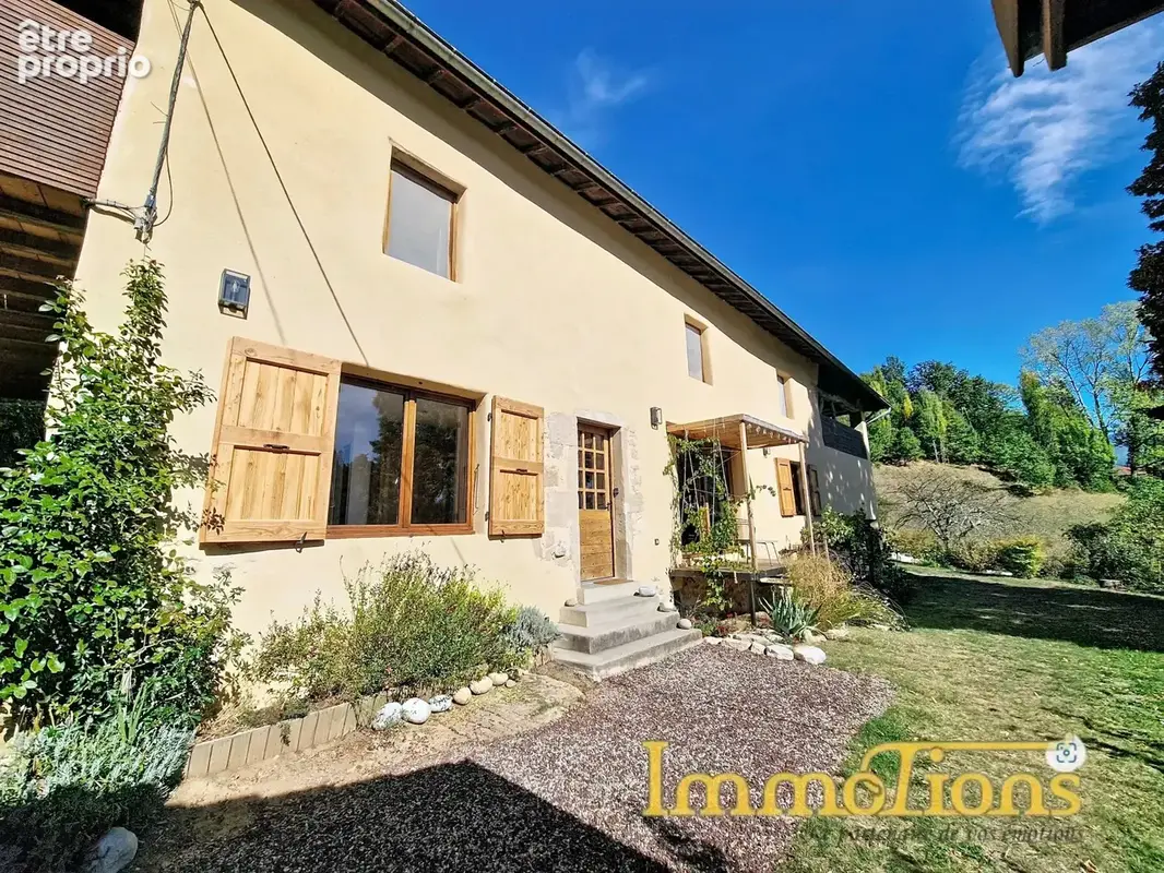 Photo Maison à Saint-Verand au prix de 479 000€