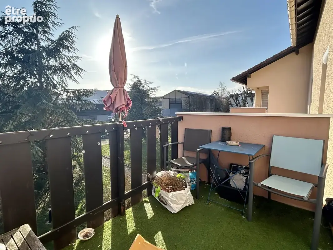 En plein coeur de CRAPONNE appartement de 103,60 m2 avec 3 chambres + cave et parking - photo 2