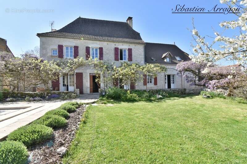 Maison en pierre au cœur d’un village du Lot, entre charme, calme et nature - photo 4