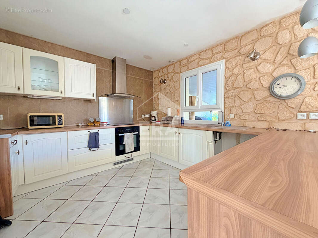 Maison à ROULLET-SAINT-ESTEPHE