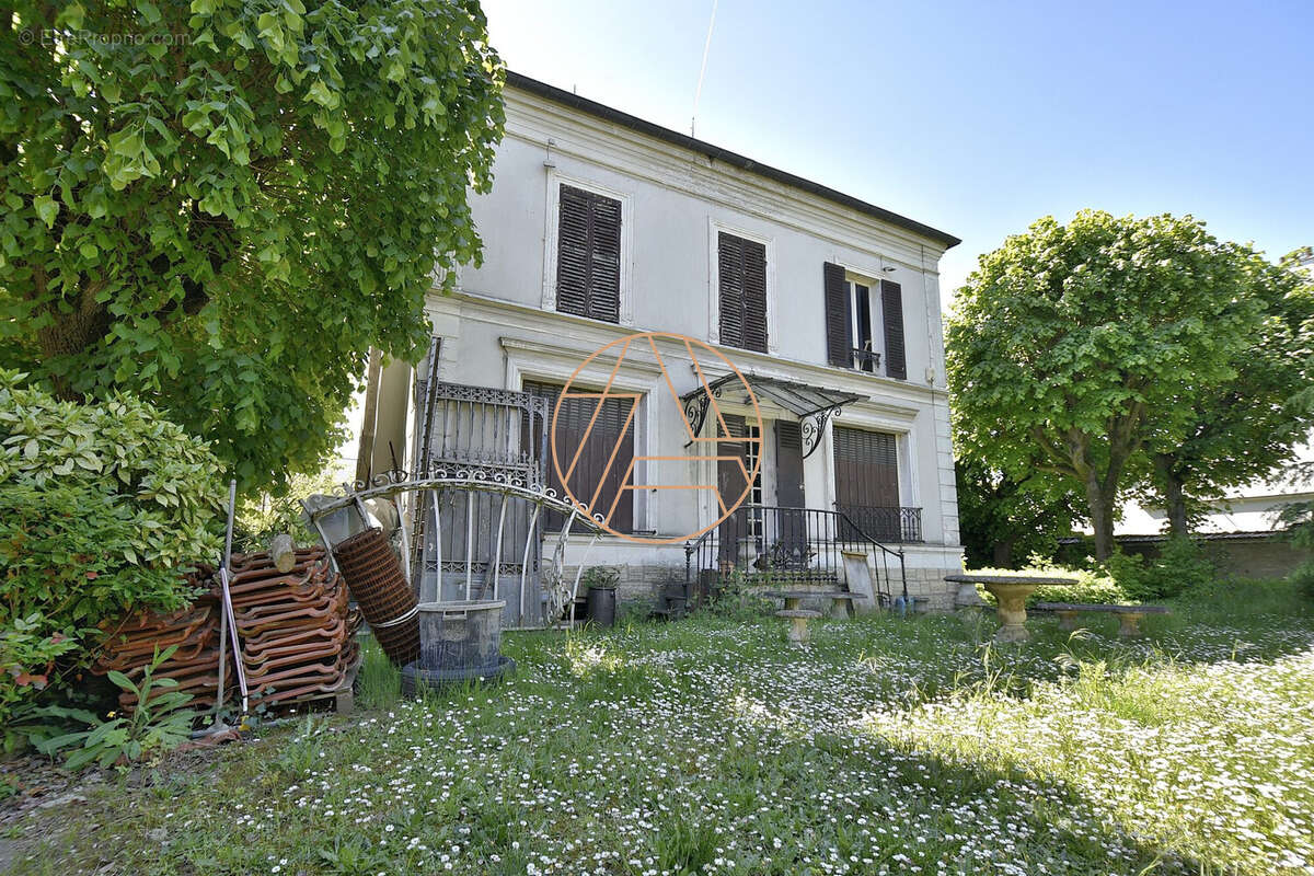 Maison à SAINT-MAUR-DES-FOSSES