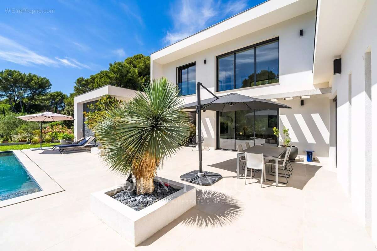 Maison à VENTABREN