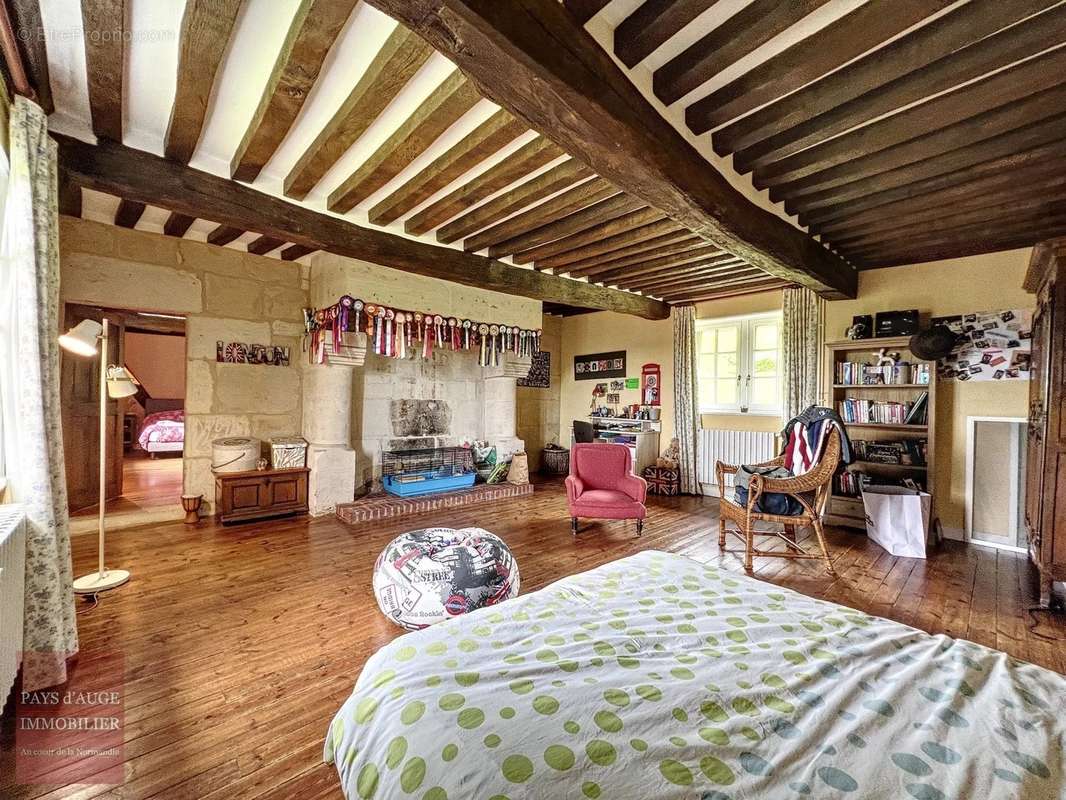 Maison à SAINT-PIERRE-SUR-DIVES