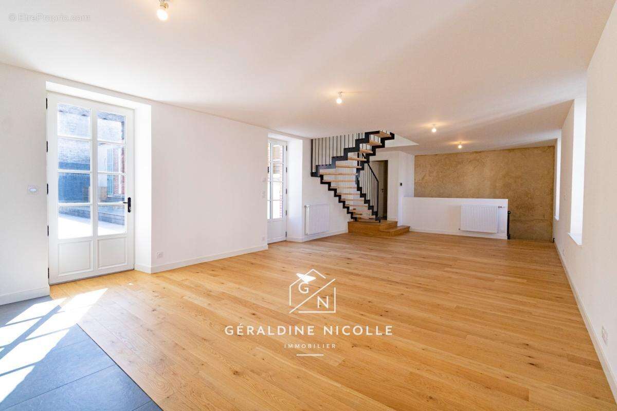 Maison de ville au pied des remparts  - 170m2 - plein centre - VANNES - photo 6
