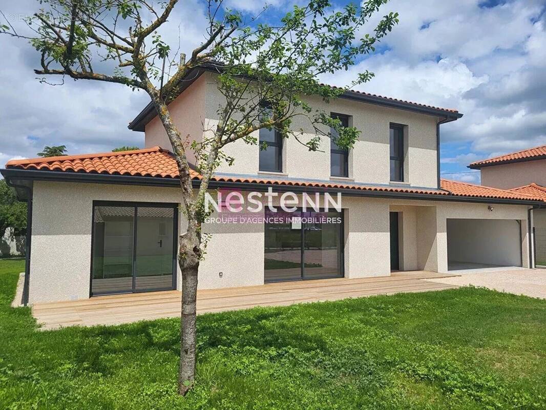 Maison à PINS-JUSTARET