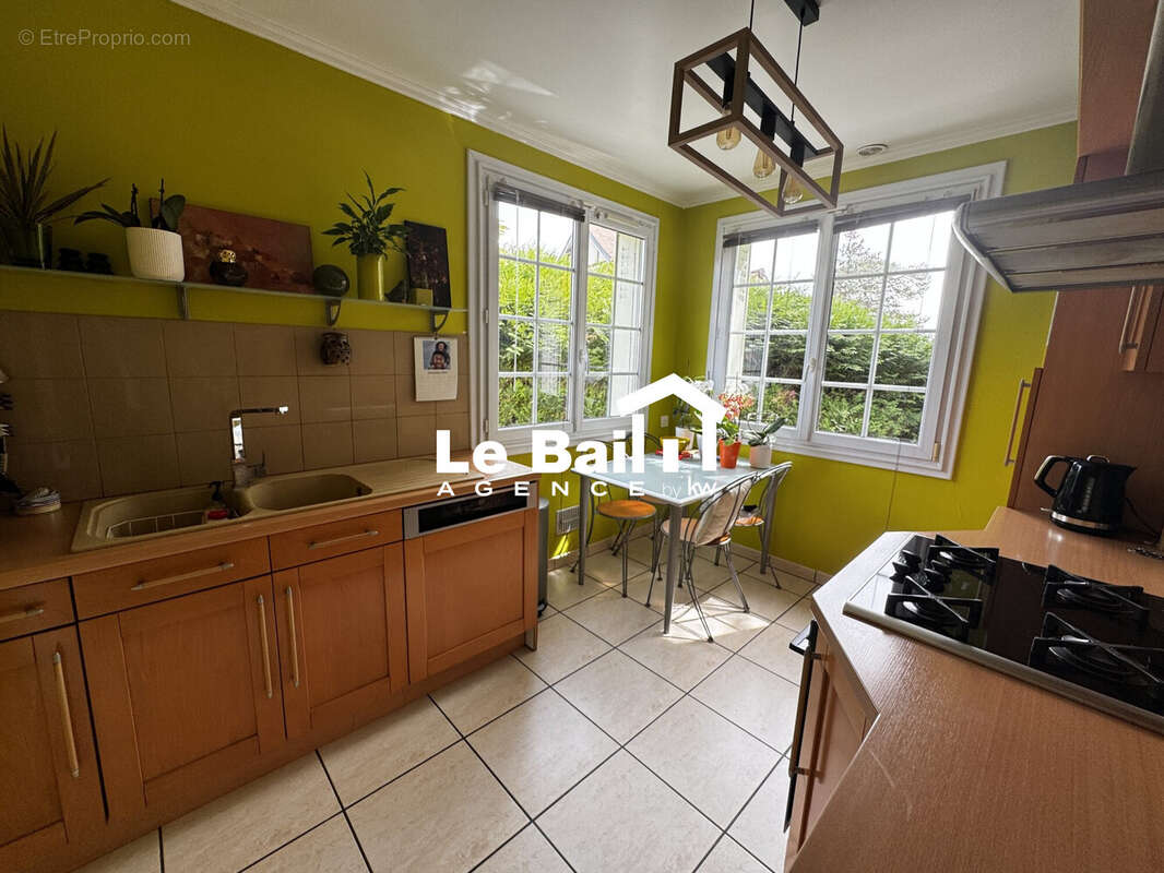 Maison 94 m² à Osny  - photo 6