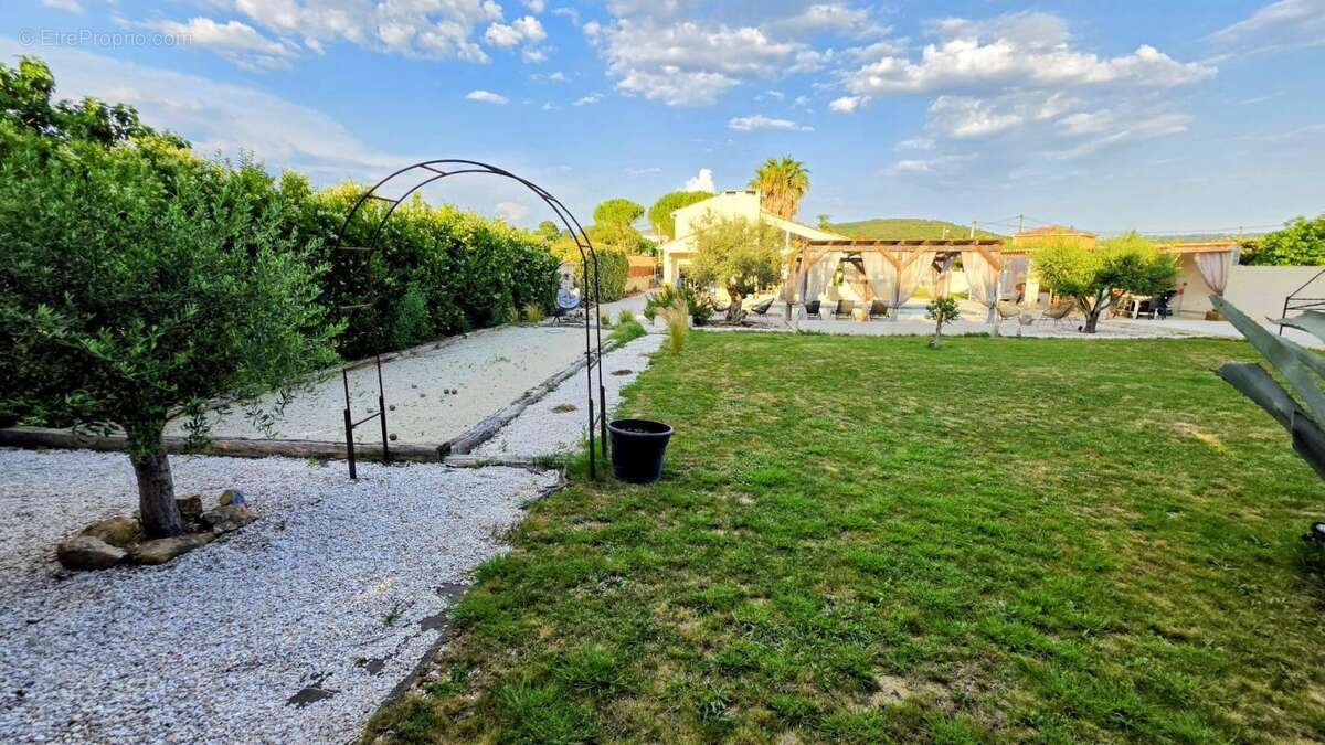 Maison 216 m² à Plaissan  - photo 9