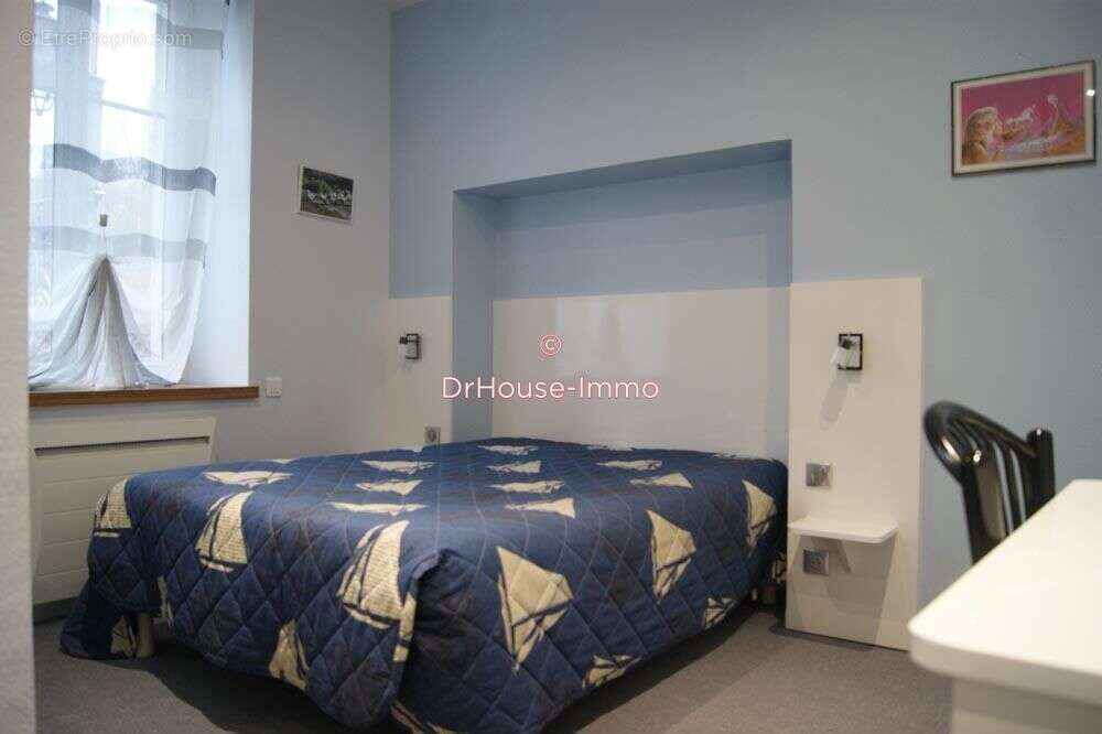 Commerce à CONTREXEVILLE