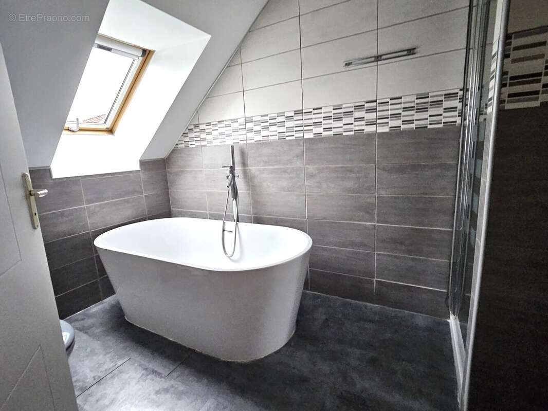 Maison à NEUVILLE-EN-FERRAIN