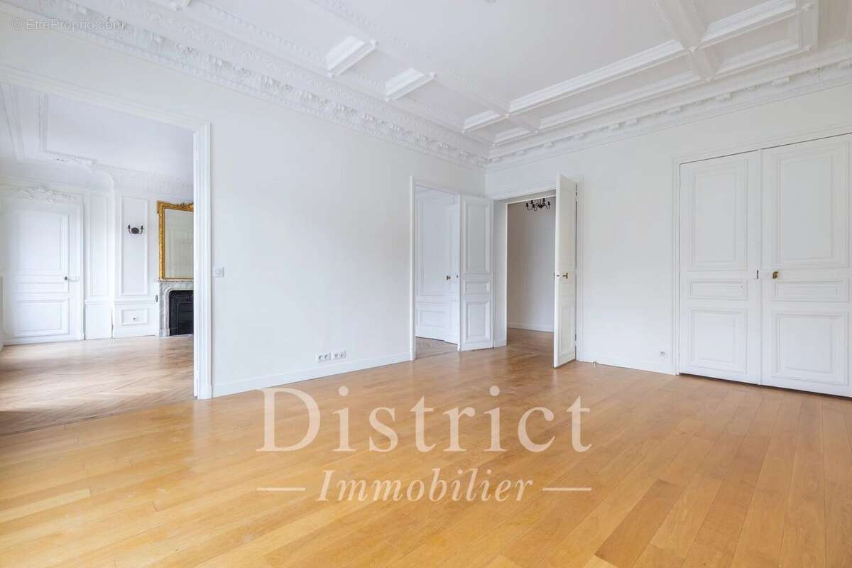 Appartement à PARIS-8E