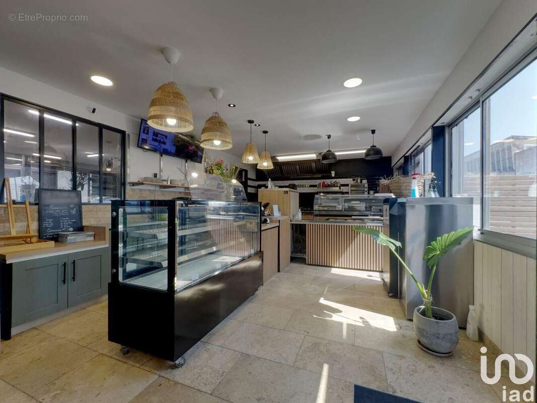 Photo 3 - Commerce à NIMES