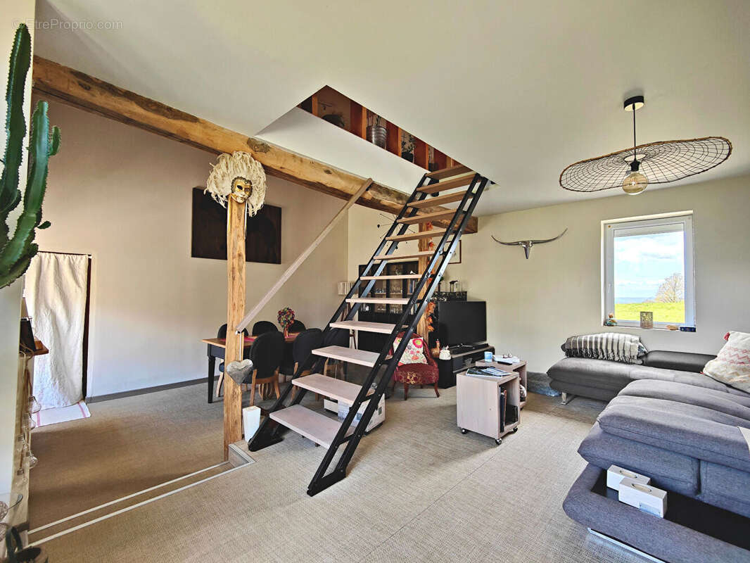 Maison à SAINT-GENIX-SUR-GUIERS