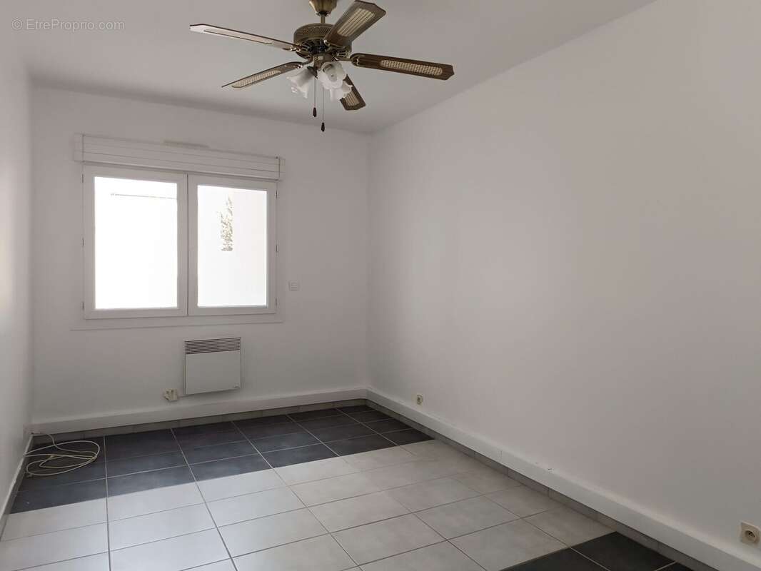 Chambre 1 - Appartement à NARBONNE