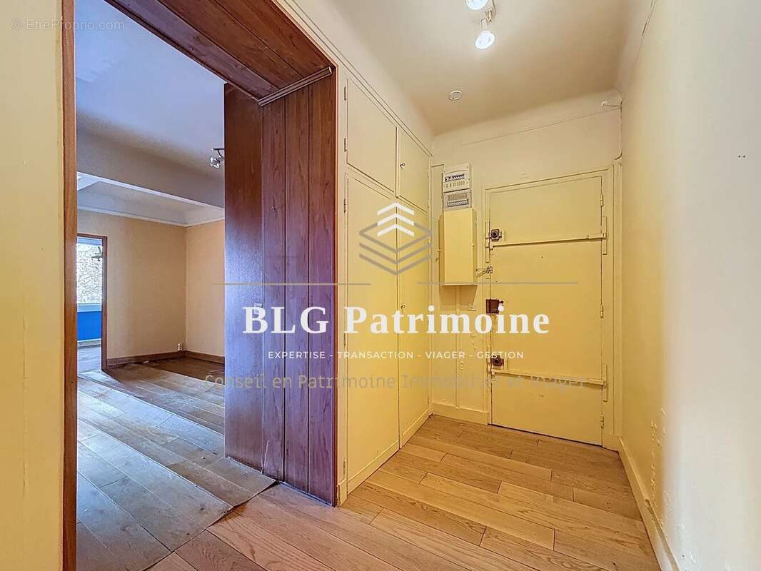 Appartement à PARIS-16E