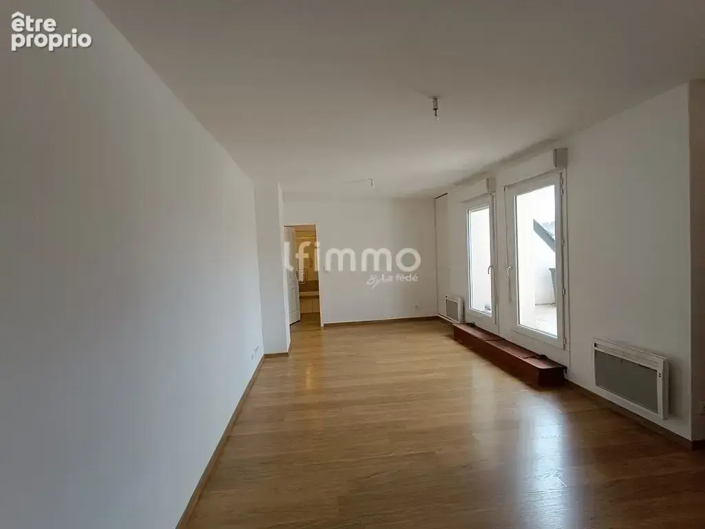 Gisors centre grand T2 65 m² dernier étage avec ascenseur et par - photo 2
