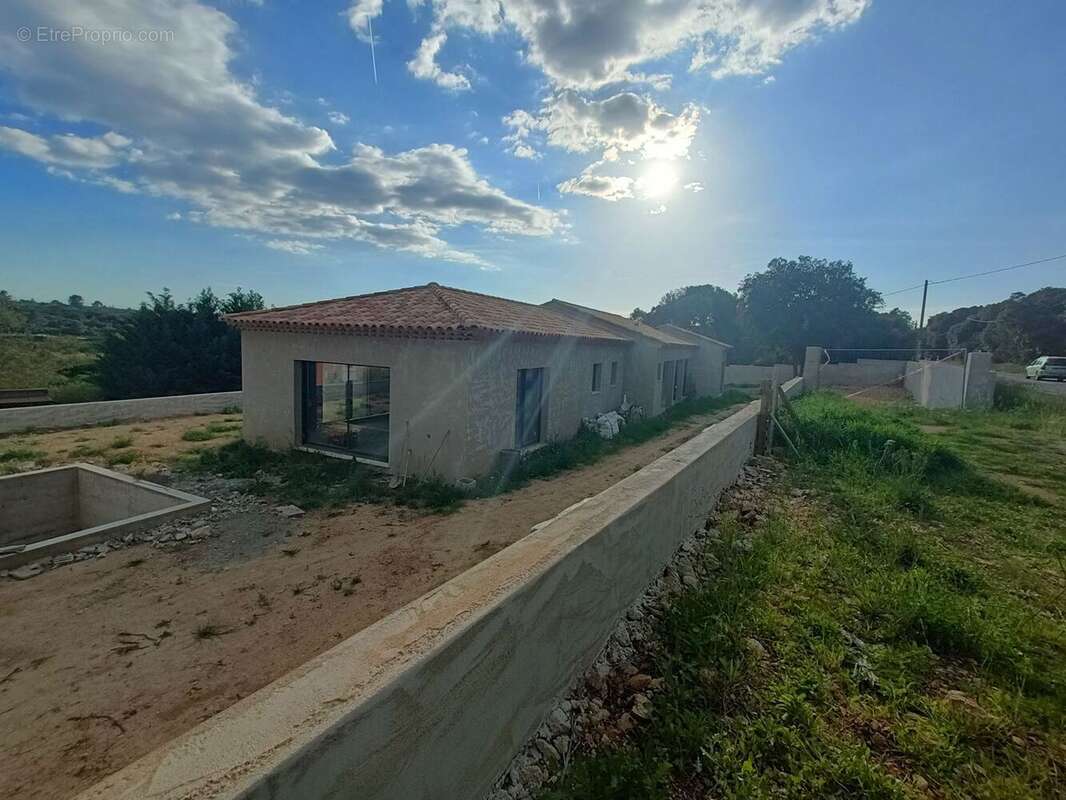 Maison 180 m² à Regusse  - photo 3