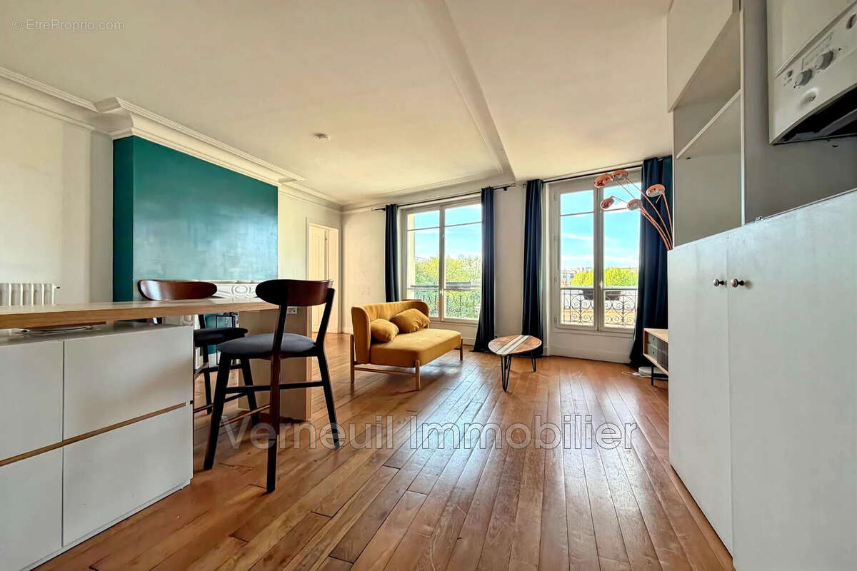 Appartement 70 m² à Paris-10e  - photo 3