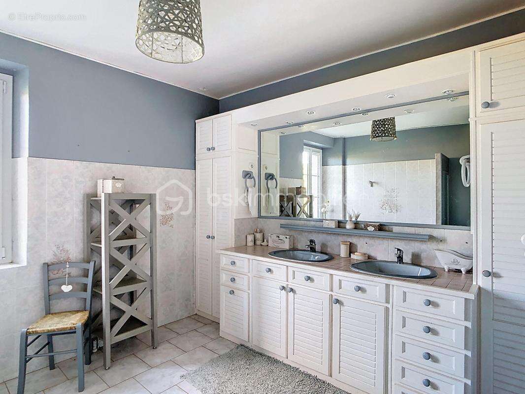 Maison à MONTCORBON