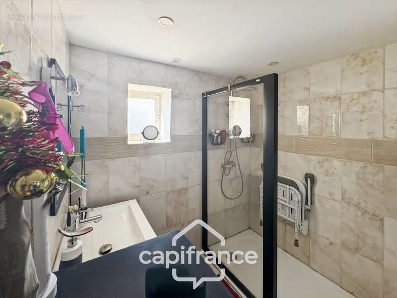 Maison à L'ABERGEMENT-SAINTE-COLOMBE