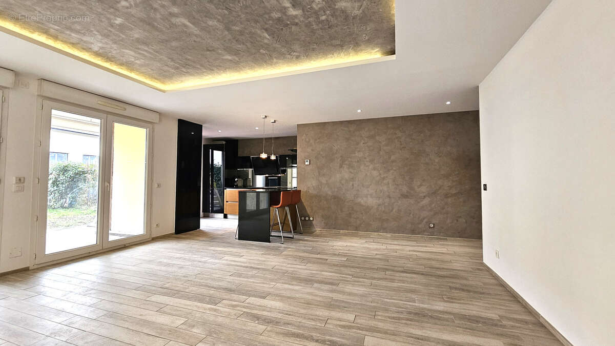 Appartement à SERGY