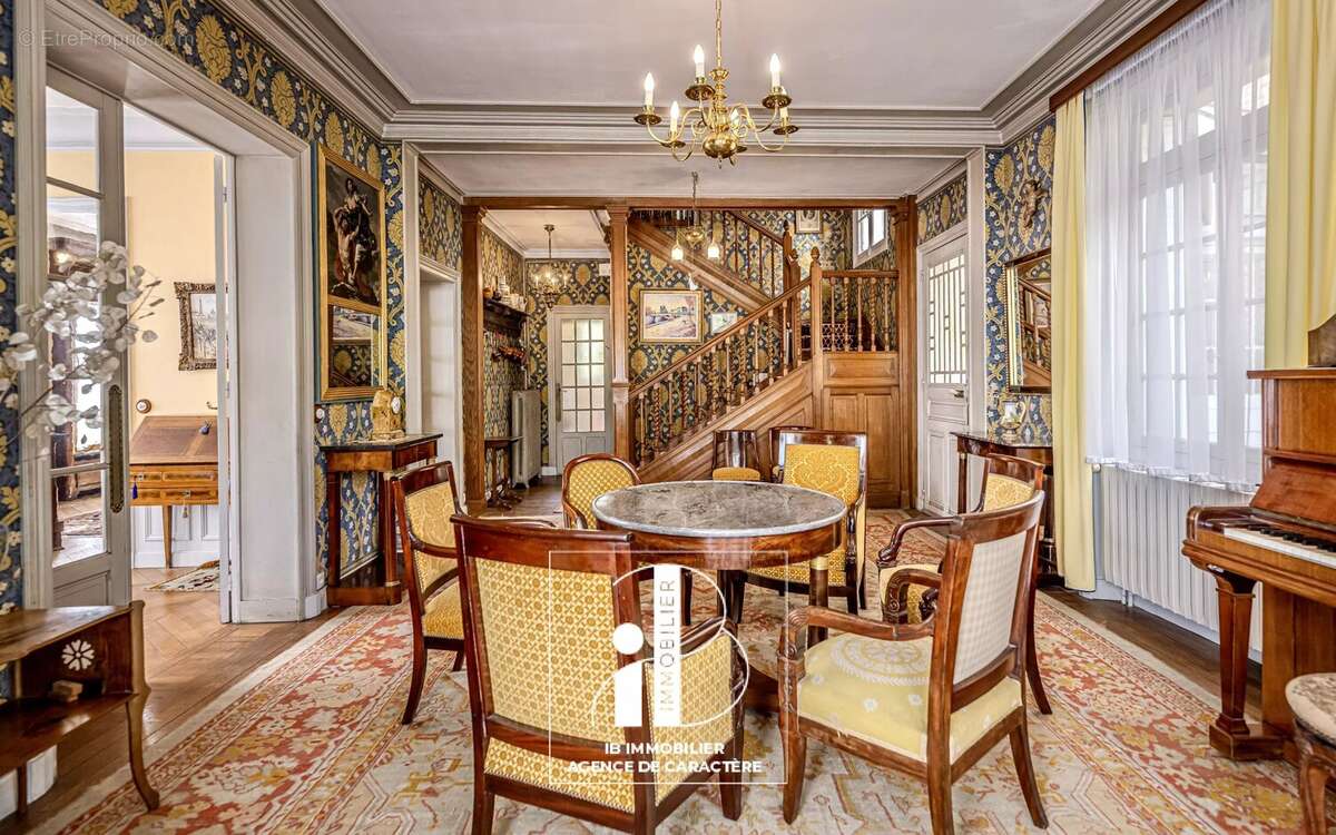 Maison à FONTAINEBLEAU