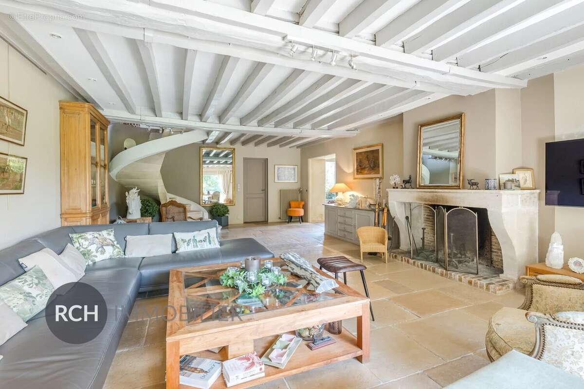 Maison à HOUDAN