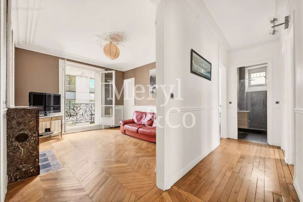 Appartement à PARIS-16E