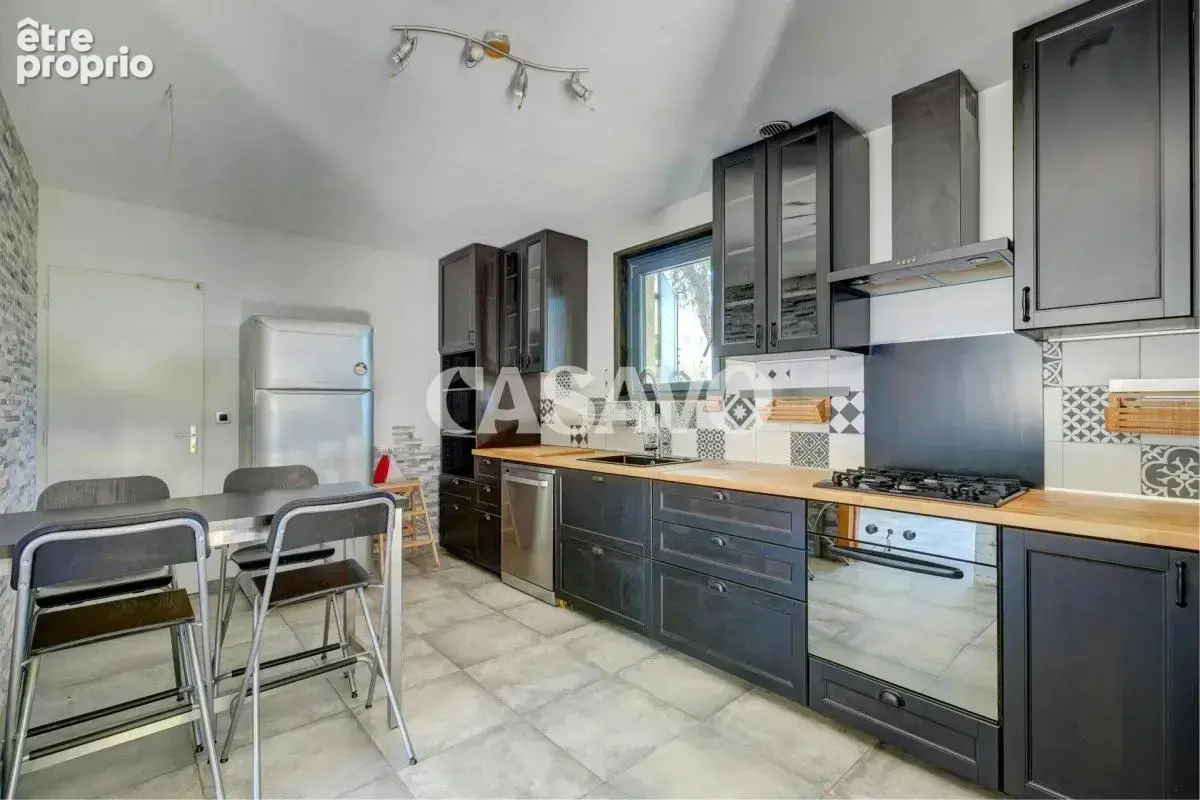 Vente Maison 6 pièces de 170m² - 69720 Saint-Laurent-de-Mure - photo 13