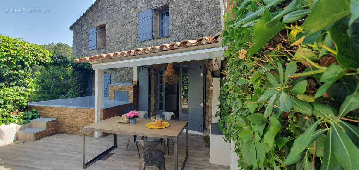 Maison à PLAN-DE-LA-TOUR