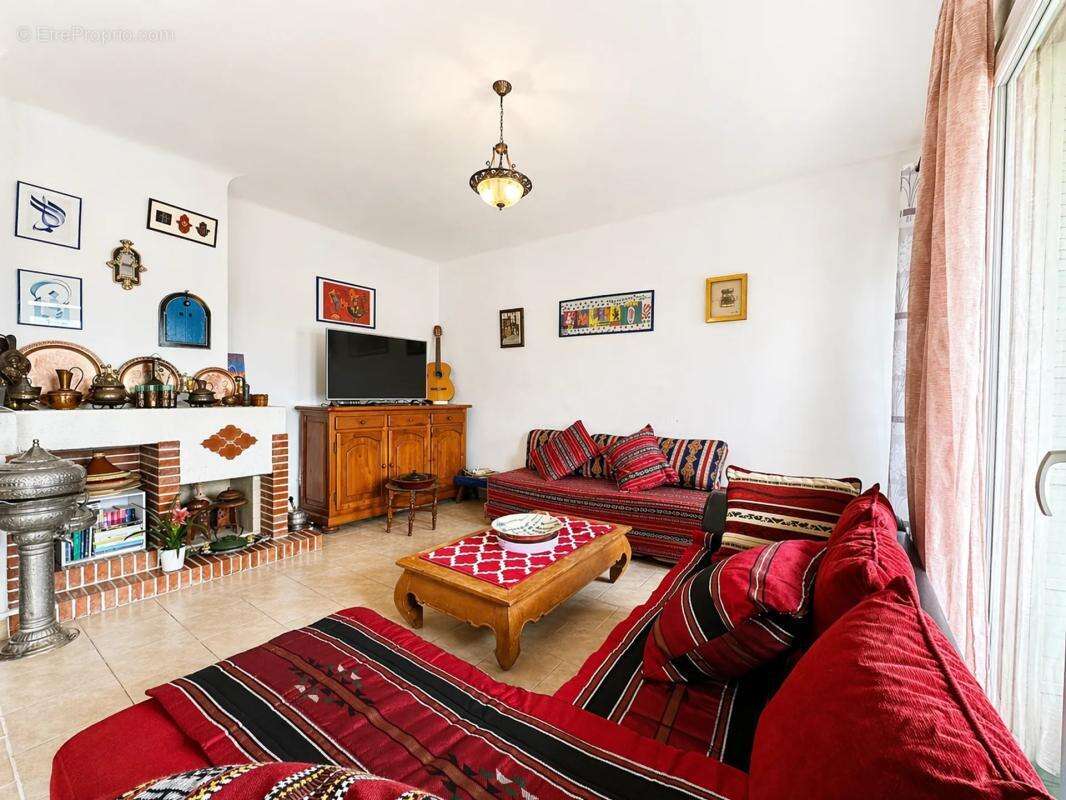 Appartement à MARSEILLE-4E