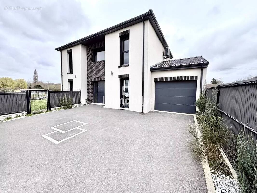 Maison à AUBERCHICOURT