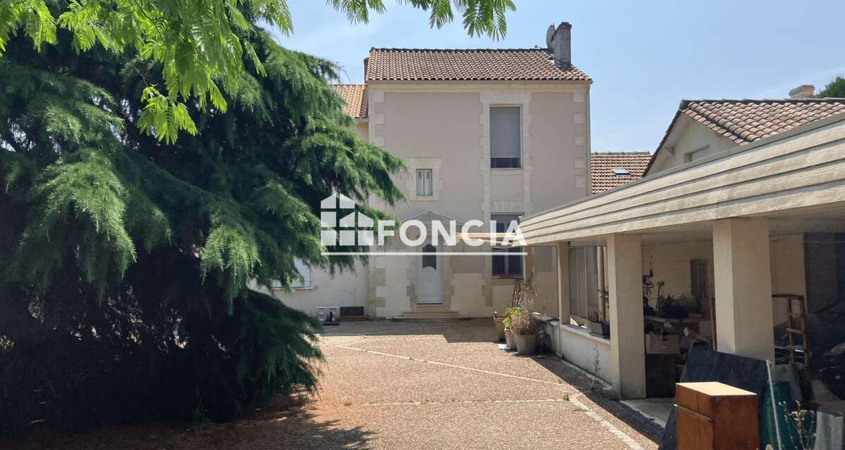 Maison à SAINT-YRIEIX-SUR-CHARENTE