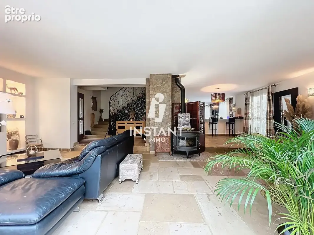 Maison 210 m² à Grisy-Suisnes  - photo 9