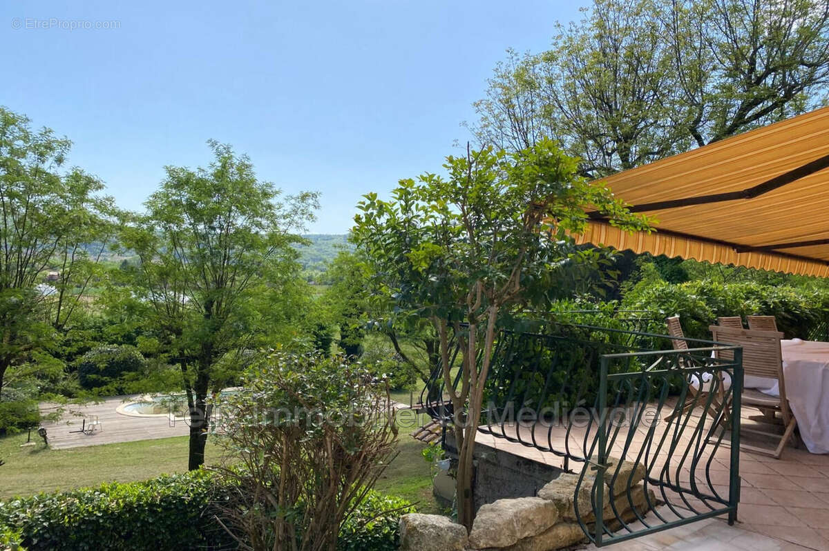 Maison à LA ROQUE-GAGEAC