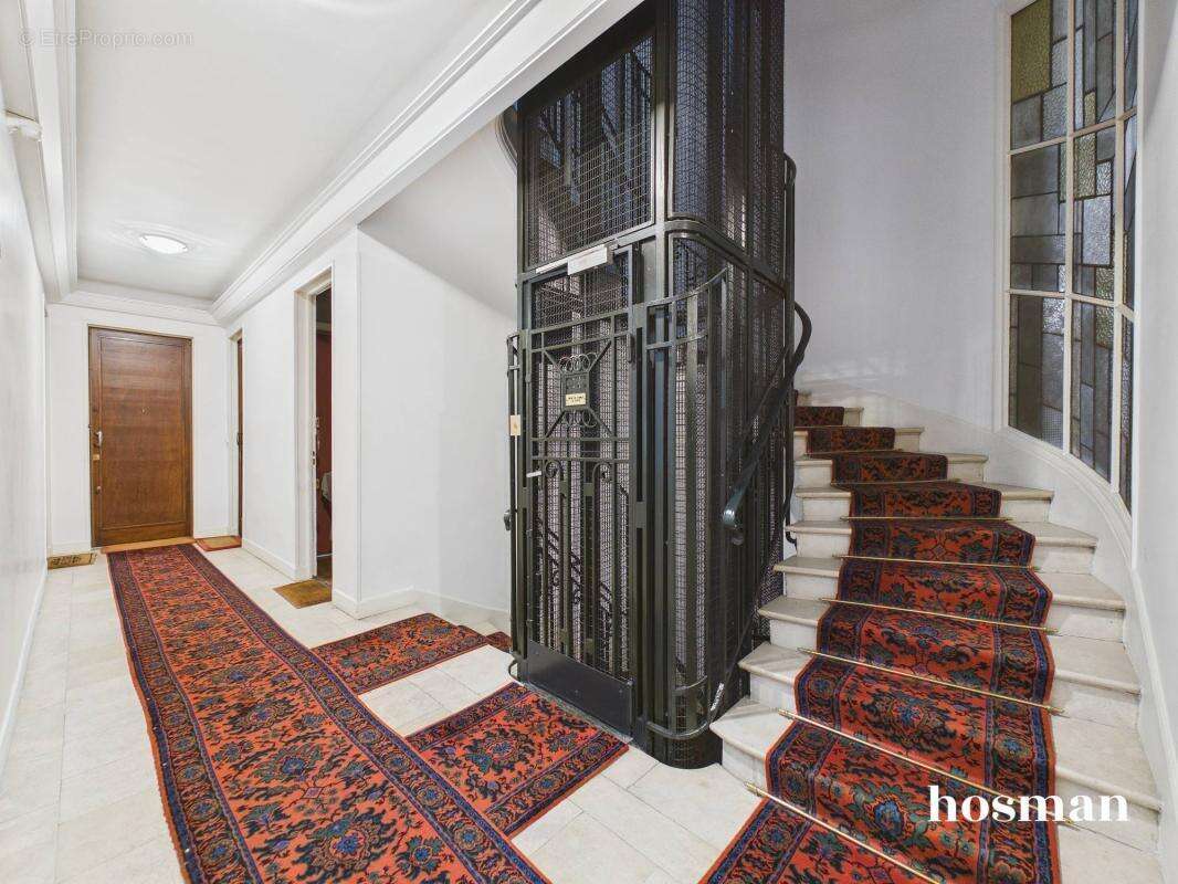 Appartement à PARIS-8E