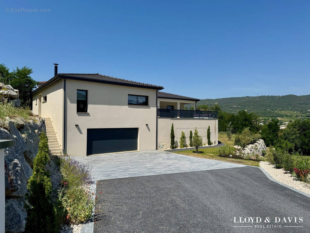 Villa contemporaine de 2023 - Maison à SAINT-PERAY