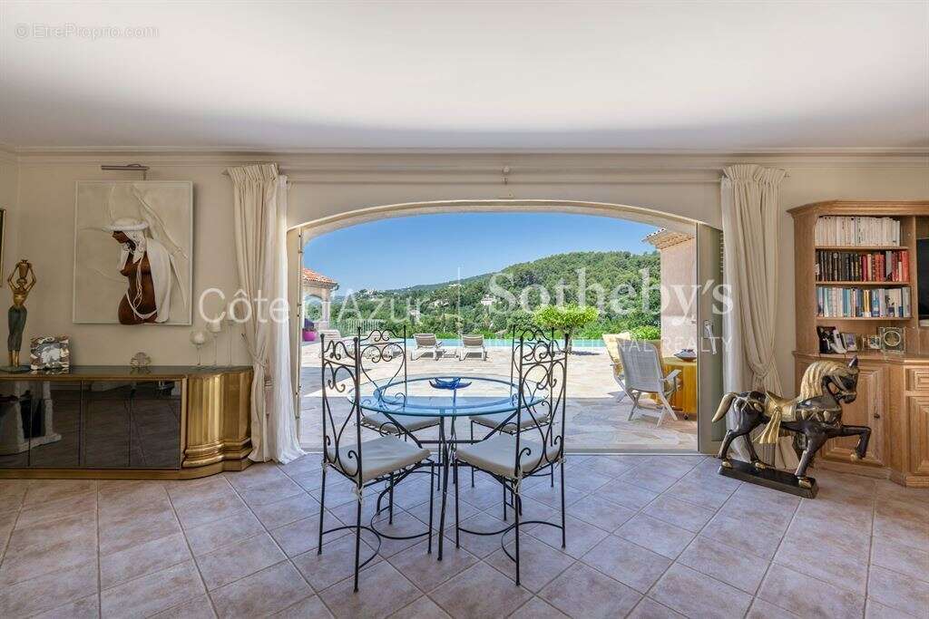 Villa avec piscine et vue panoramique à vendre à Cabris, proche Grasse et Cannes - photo 12