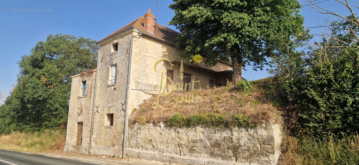 Maison atypique 105 m2 au sol - dependances et cave voutee de 48 m2 - photo 11