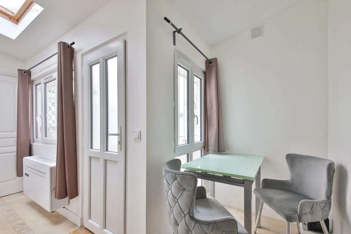 Appartement à PARIS-7E