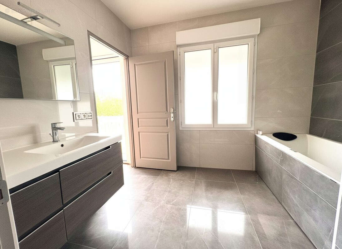 Appartement à MAGNY-LE-HONGRE