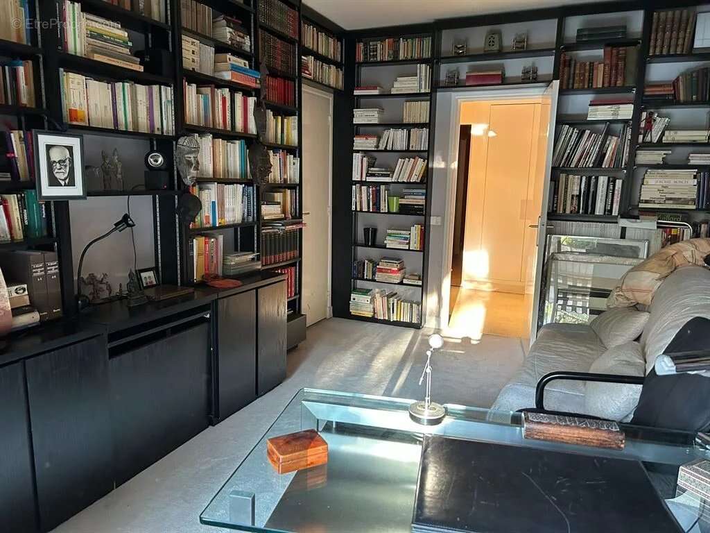 Appartement à NEUILLY-SUR-SEINE